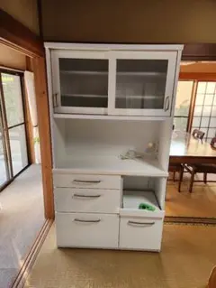 ニトリ　ホワイト ガラス扉付きキャビネット