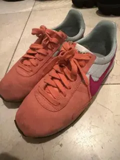 NIKE スニーカー 23.5cm オレンジ　ピンクのサムネイル