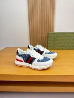 GUCCI GG柄 デニム スニーカー ローカットのサムネイル