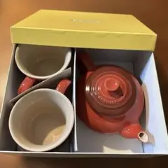 新品　箱入り　LE CREUSET ティーポット マグカップ セットのサムネイル