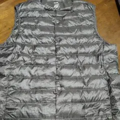 ユニクロ ウルトラライトダウンコンパクトVネックダウンベスト