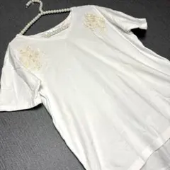 ikka ホワイト Vネック Tシャツ 花柄刺繍付き　白　イッカのサムネイル