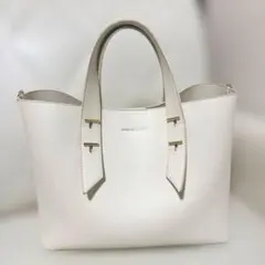 CHARLES & KEITH チャールズアンドキース　バッグ　白