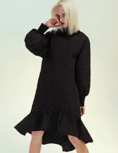 NINE9U　キルティングフリルワンピース　ブラック