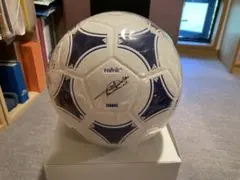 ボルヴィック特製 ジダン・サイン入りサッカーボール - メルカリ