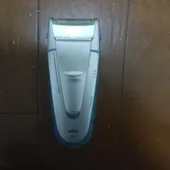 BRAUN メンズ電気シェーバー 4746　一部刃が欠けている