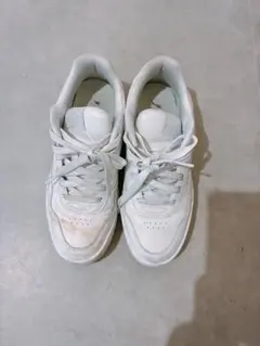 PUMA ホワイト スニーカー　25㎝のサムネイル