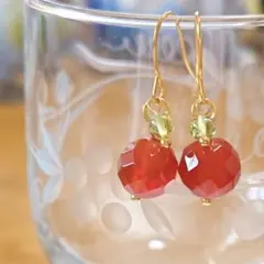 レッドアゲートとペリドットのピアス