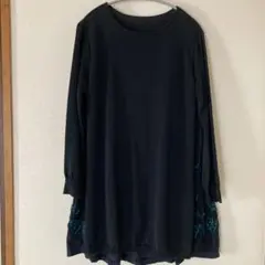 紺の長袖チュニック エメラルドグリーン刺繍