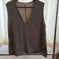 Vネック ベスト M