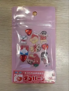 クレヨンしんちゃん デコパーツ シール　レッド