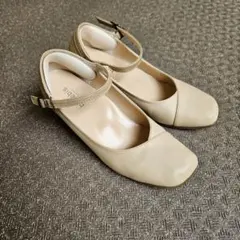 べネビス　ベージュ　パンプス