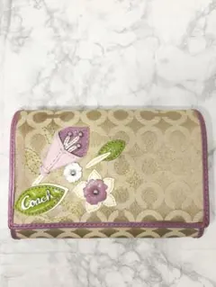 【美品】 COACH 二つ折り財布 シグネチャー 花柄 ピンクコンパクト