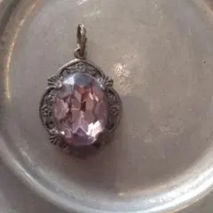 ライラック色ガラスのアンティーク調ペンダント