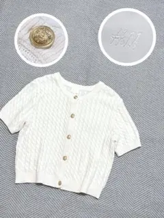 新品未使用 h&M ホワイト ケーブル編み 半袖ニット 金ボタン