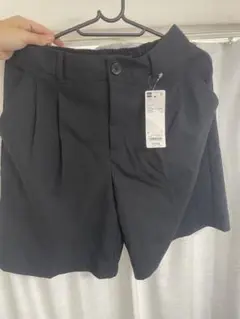 ブラック タック入り ショートパンツ