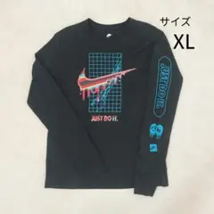 Nike グラフィックロングスリーブTシャツ 黒　袖プリント