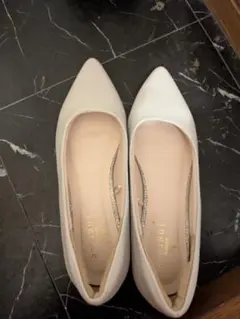 ホワイト パンプス