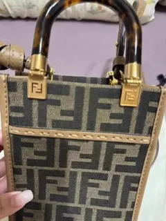 クロスボディバッグ