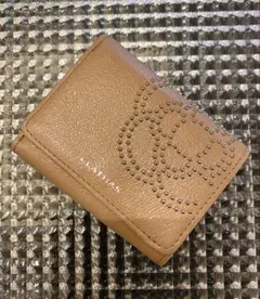 CLATHAS 三つ折りミニ財布 ベージュ スタッズ　カメリアのサムネイル