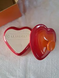 LE CREUSET ハート型 ココット レッドのサムネイル