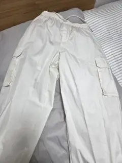 GU ホワイト カーゴパンツ