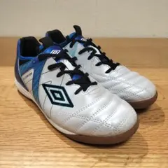 アンブロ　Umbro Accelerator フットサルシューズ　22.5cm