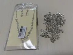 ウェディング　ヘッドドレス・ピアス・ネックレスの3点セット