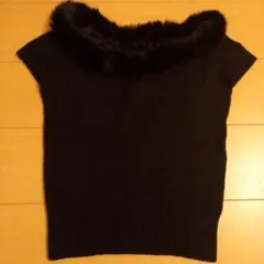 プライベートレーベル　ファー付き黒半袖ニットセーター