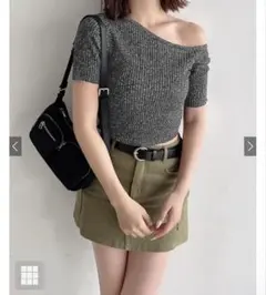 ワンショルダーギャザー半袖ラメニットトップス　グレー