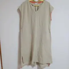 ノースリーブ ベージュ ワンピース