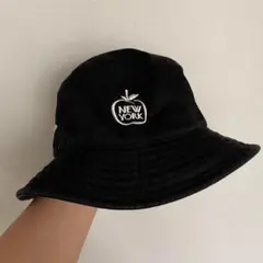 ビームスハート　バケット ハット 黒 刺繍　リンゴ NY