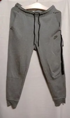 ナイキ　NIKE　ジョガーパンツ　テックフリースパンツ　スウェットパンツ　グレー