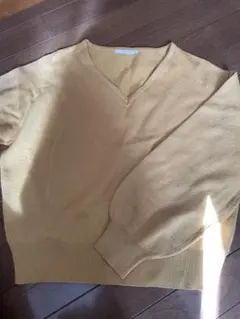 イエロー Vネック ニット