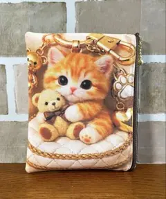 ハンドメイド　フラットポーチ　猫ちゃんキーホルダー(チャトラ)