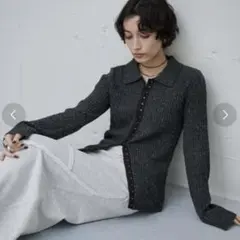 AIC. エーアイシー　ホックデザインポロニットトップスのサムネイル