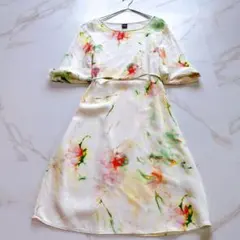 美品✨BOSS マルチカラーワンピース 現行品 Sサイズのサムネイル