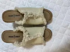 【使用回数少】MINNETONKA サンダル クリーム色
