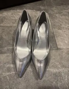 Nine West シルバーポインテッドトゥパンプス　ナインウエストのサムネイル