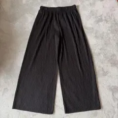 UNIQLO ブラック プリーツワイドパンツ M