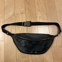 COACH カモフラボディバッグ