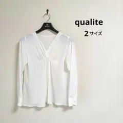 美品 qualite カリテ とろみフロントギャザーブラウスのサムネイル
