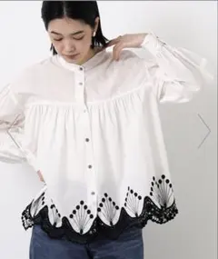 シードレイク／グレディブリリアン✨スカラ刺繍バンドネックシャツ コットン 白 Mのサムネイル