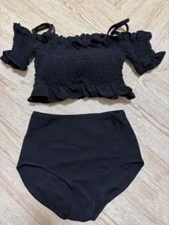 オフショルダー水着　オフショルビキニ　海　プール