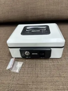 ⑤ SENTRY セントリー　SCB-8 手提げ金庫