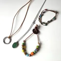 ネックレス2つとブレスレット2つのセット　アクセサリーまとめ売り