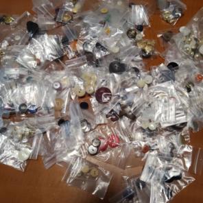 ボタンセット 多数のデザインと色