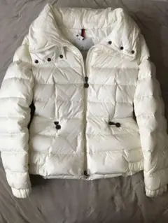 ［極美品］モンクレール　レディース　ショートダウン　サングリア 極美品］モンクレール レディース ショートダウン サングリア