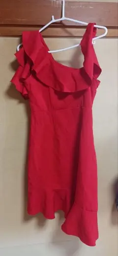 レッド フリルノースリーブミニワンピース