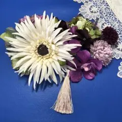 髪飾り　ガーベラ　コサージュ　マム　タッセル　婚礼　成人式　卒業式